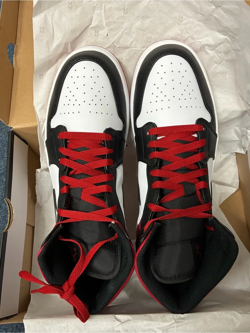 Men’s Nike Air Jordan 1 Mid white, red and black size 11.5 new
